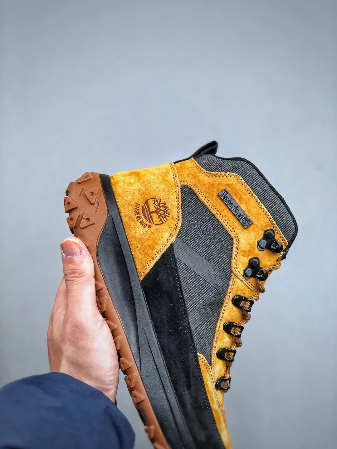Welfare special offer 💰398 New arrival 🚀Timberland Timberland outdoor high-top casual Martin boots series Guangdong factory quality Original box original packaging The fabric is made of Italian 🇮🇹 top-grade frosted fine-grained cowhide. It is paired with anti-odor and anti-corrosion genuine leather latex insoles to give you a perfect wearing experience. High-quality and durable, a must-have for sportsmen. Specially designed to treat those who are not handsome. High-quality and first-class foot feel. Size: 39-44